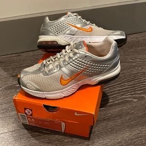 Women’s Nike Air Miler Walk Shoes Sneakers Size 6.5 Silver Orange